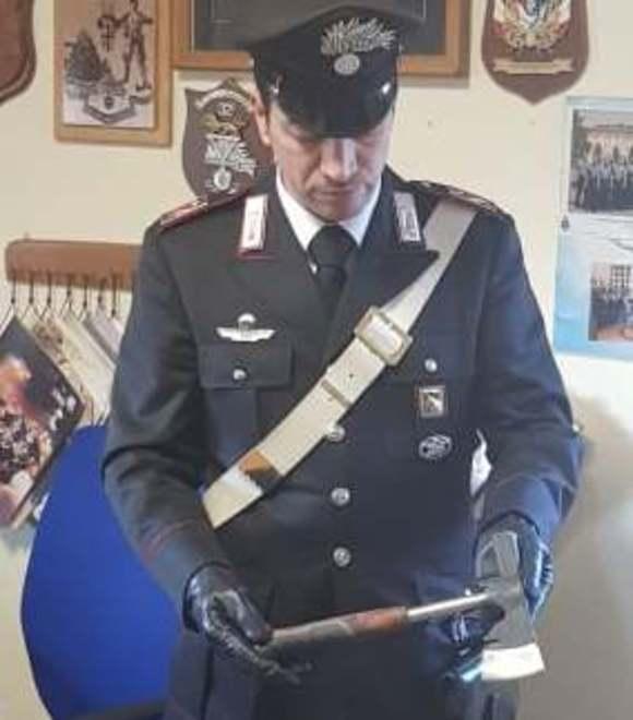 Un’ascia in auto denunciati due nomadi