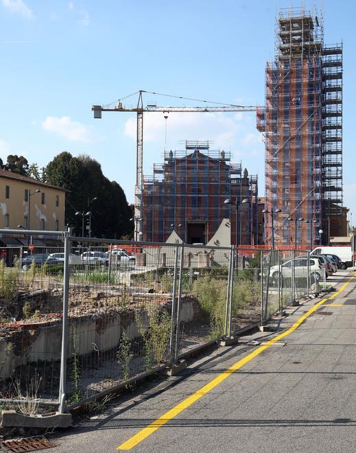 Riprende il cantiere nella piazza del paese «È un nuovo inizio» 