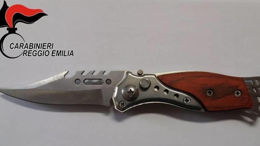 A scuola con il coltello per mostrarlo all’amico Denunciato 15enne