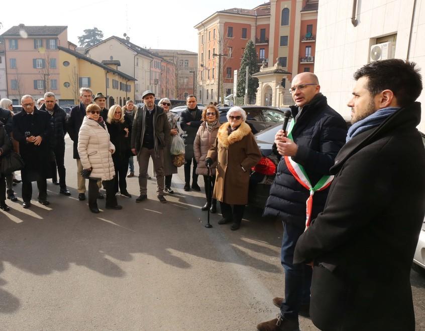 Piazza Vallisneri diventa verde e non è più solo un parcheggio 