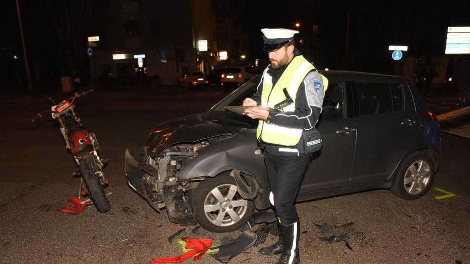 Scontro in circonvallazione Resta ferito un motociclista