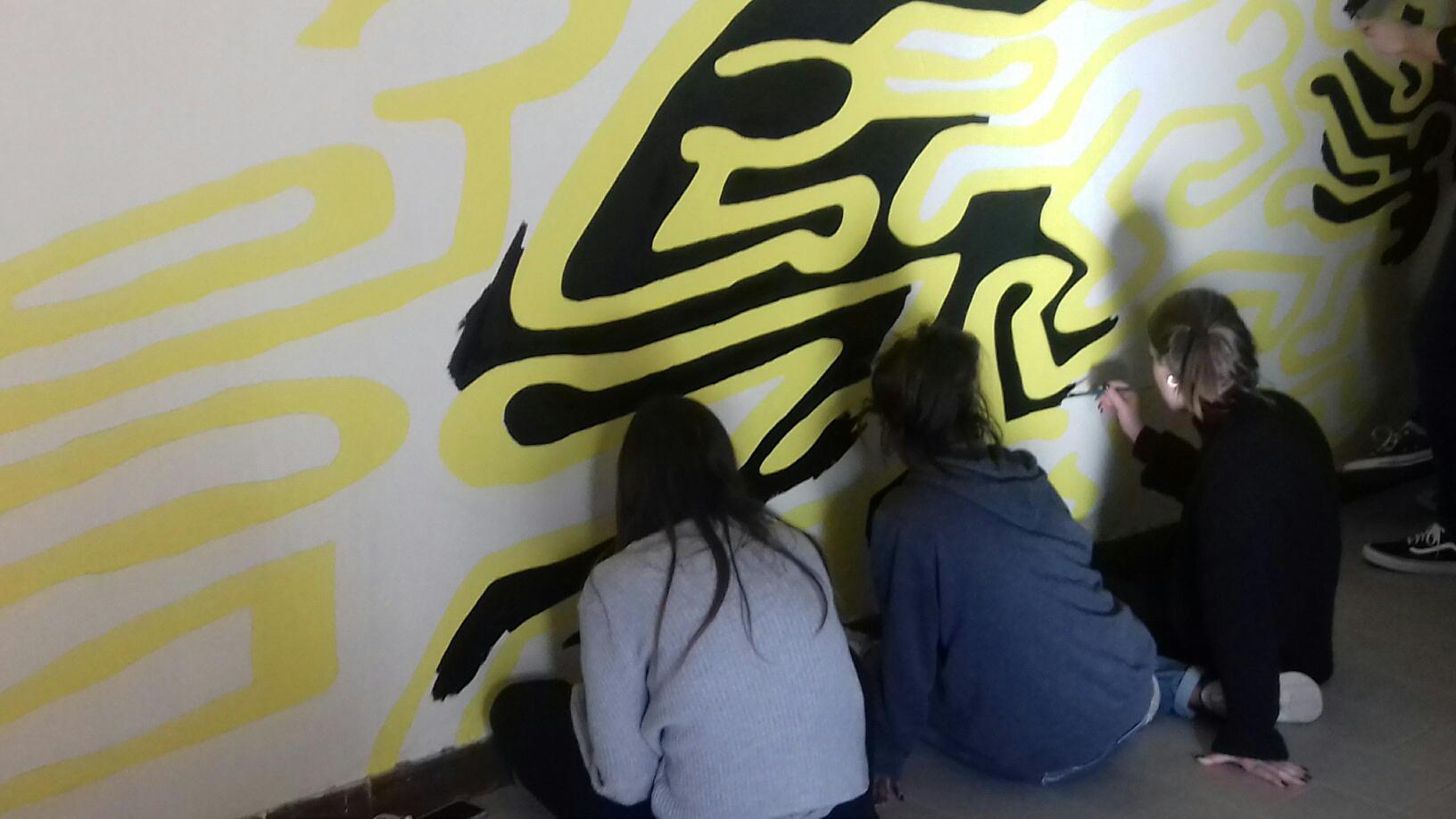 Haring, pop art e fumetti al liceo: si inaugura il Cecioni dei murales