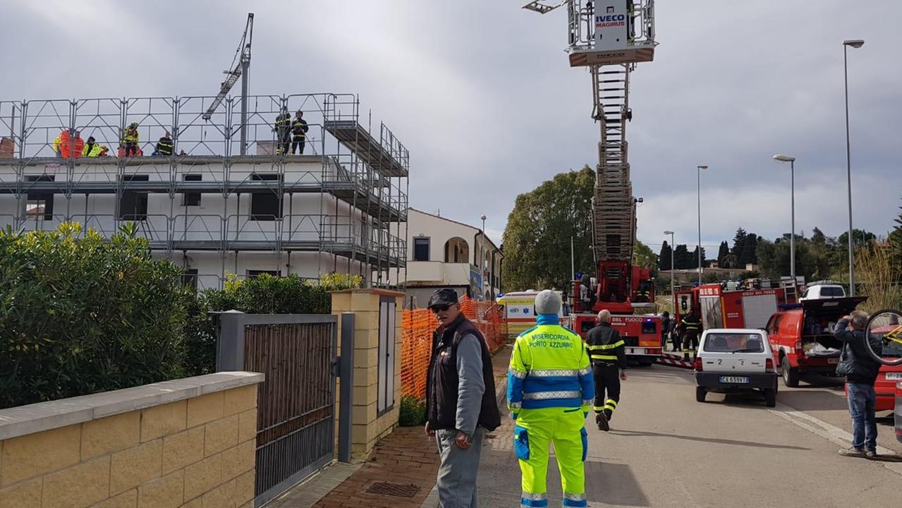 I soccorsi all'operaio ferito