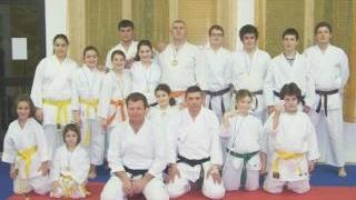 Gli atleti del Shirai karate club Dojo Casino di Terra