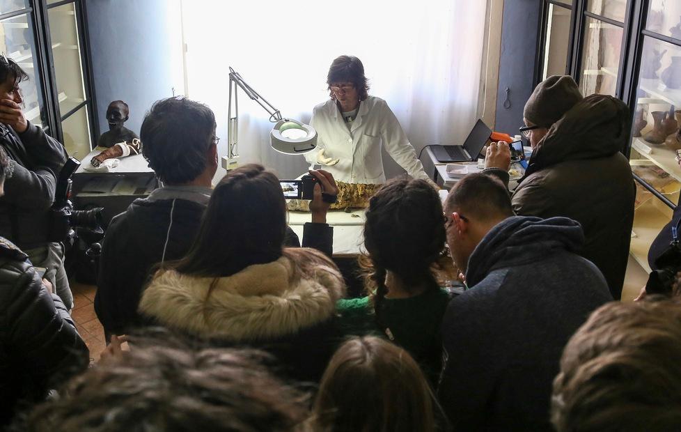 Fuoriclasse/ Il fascino della mummia che torna alla luce con un restauro “live” 