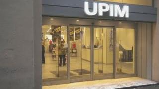 Il punto vendita Upim in via Roma si vedono i reparti già svuotati prima della chiusura