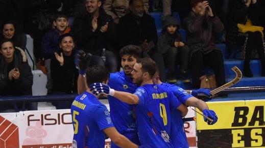 Il Follonica tiene testa ai campioni spettacolare pareggio a nervi tesi