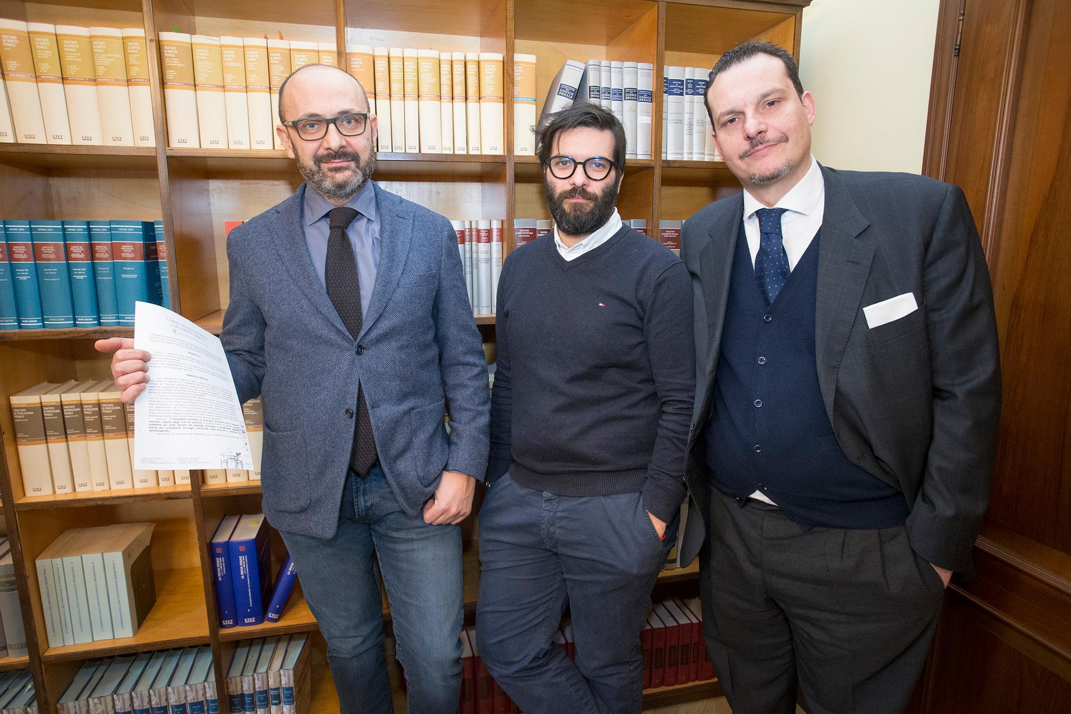 Modena, la protesta degli avvocati: «Tribunale fatiscente»: negata aula ai penalisti Li ospiteranno i medici 