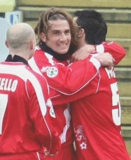 <strong>GOL.</strong> Pinilla abbracciato da Consonni