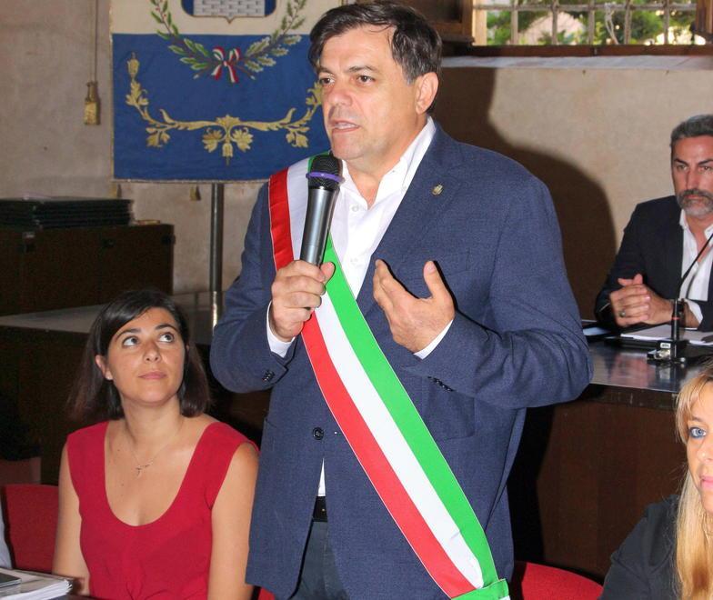 Il Comune affida alla ditta del sindaco lavori per il Carnevale 