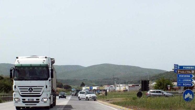 Geodetica assediata delle auto troppi i decibel per il traffico