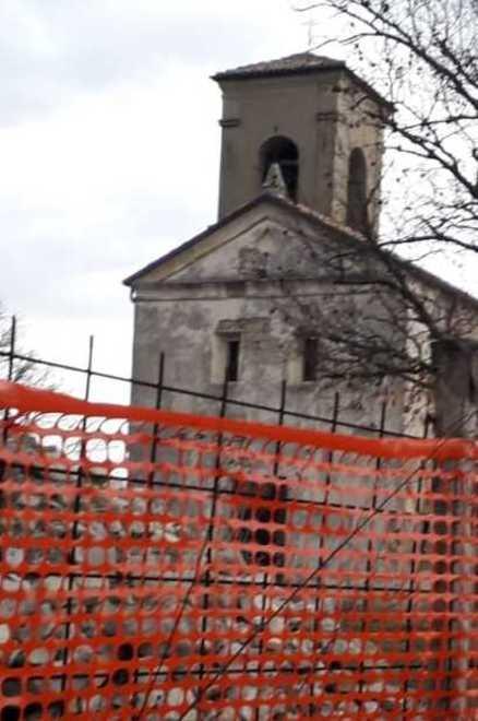 Chiesa sotto la rupe I ladri tentano il furto