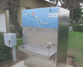 La fontanella installata in via Lucca proprio di fronte all’ufficio postale
