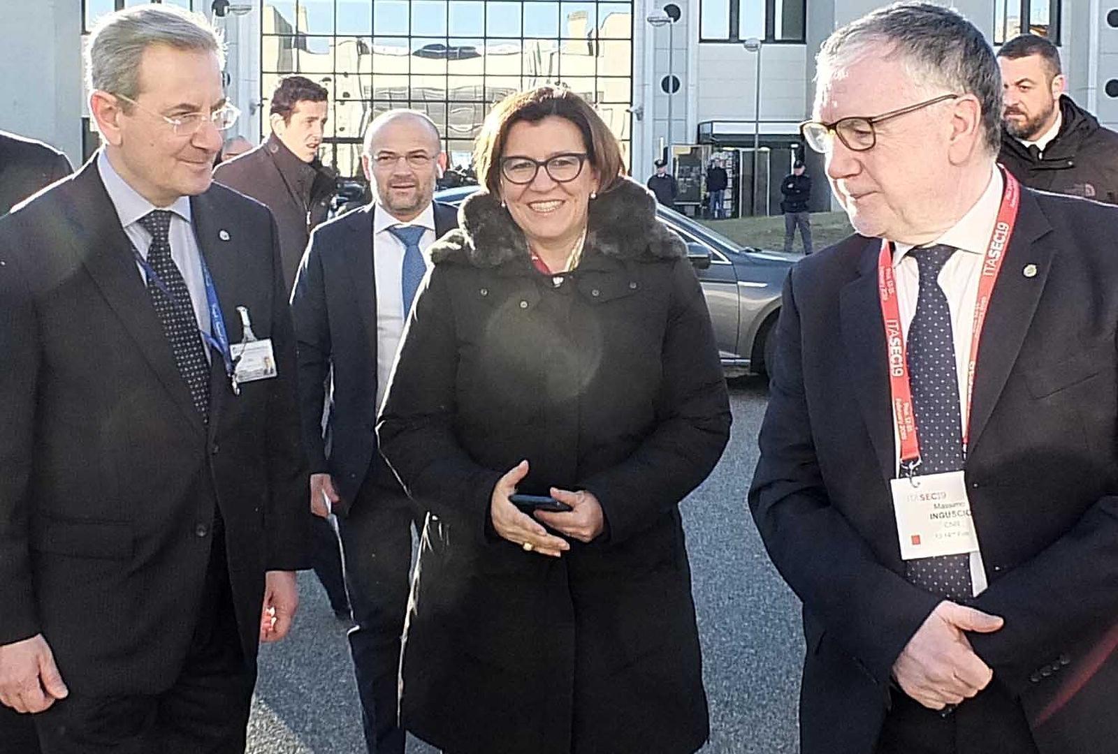 L'arrivo del ministro Trenta nella sede pisana del Cnr