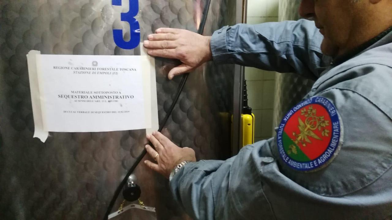 Sequestrati più di 7.000 litri di olio in un frantoio