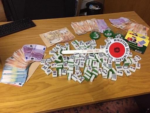 Il tavolo del mahjong scoperto dalla polizia