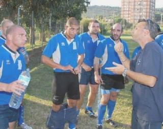 L’allenatore Ceccherelli mentre da istruzioni alla propria squadra
