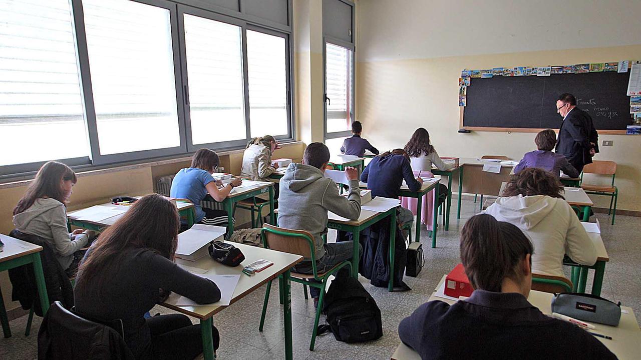 Sono un centinaio i docenti da sostituire a settembre nelle scuole versiliesi