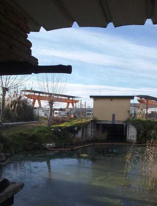 Bruciano roulotte al campo nomadi interviene la Municipale 