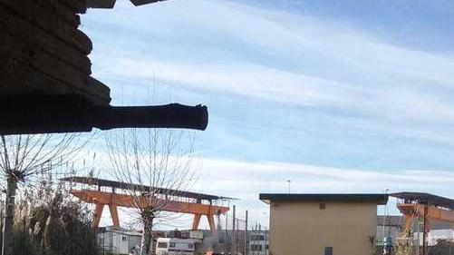 Bruciano roulotte al campo nomadi interviene la Municipale