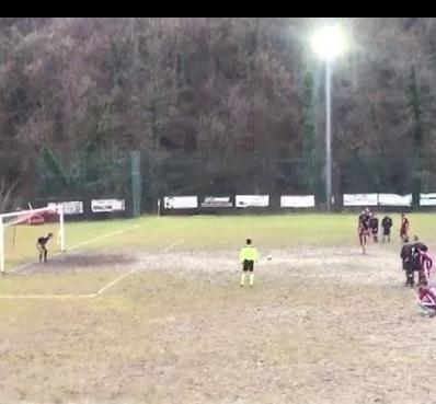Espulso il portiere - allenatore il rigore lo para un difensore 