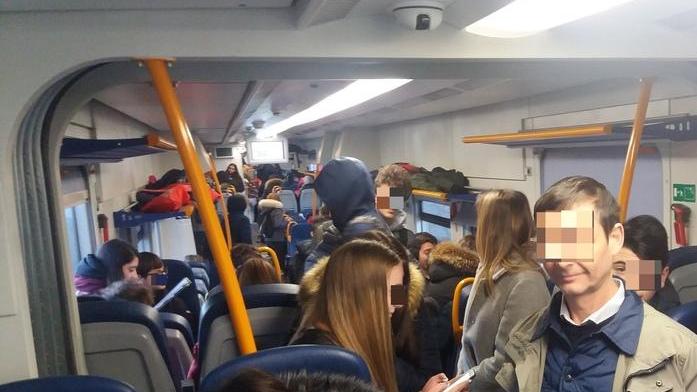 Nuovo calvario dei pendolari sui treni diretti nel capoluogo