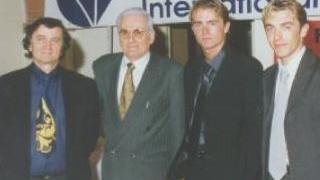 <strong>A sinistra il babbo Primo Mori con Carlo Ricci e i figli Massimiliano e Manuele; sopra una premiazione al Trofeo Gorini e a destra con Paolo Fornaciari, Marzio Bruseghin e il diesse del Team Lampre Giuseppe Martinelli </strong>