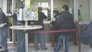 I poliziotti della polposta, delle volanti e la scientifica nell’ufficio postale