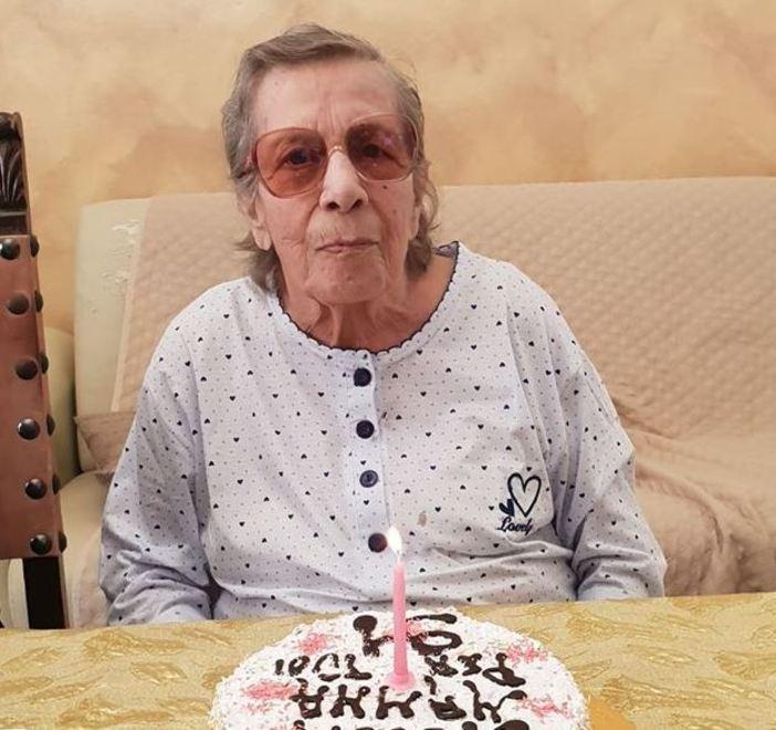 La dimettono dall’ospedale e muore il giorno dopo 