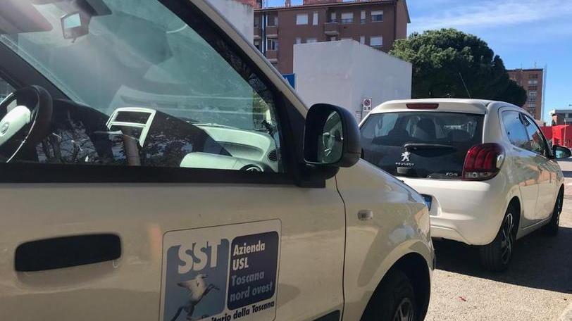 Un'auto dell'Asl (foto d'archivio)