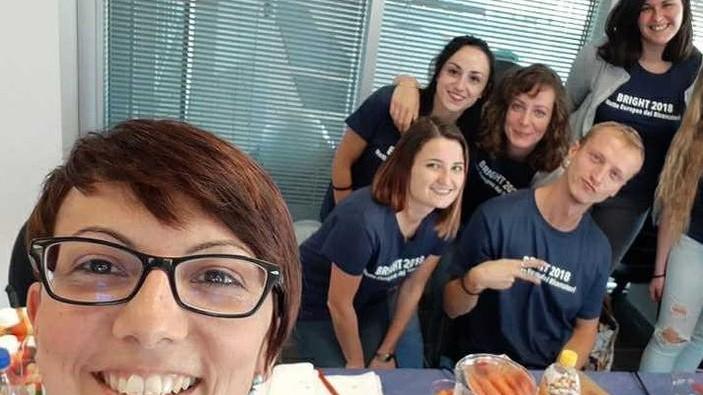 Valentina Domenici con alcuni studenti