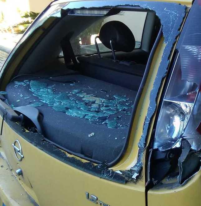 Macchina distrutta Si cercano gli autori