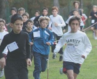 Ragazzi durante una corsa campestre