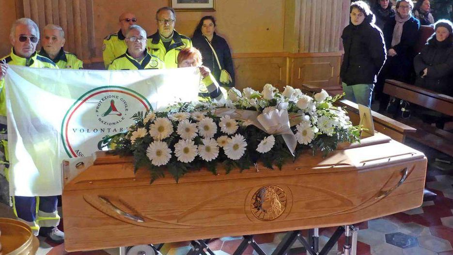 Chiesa gremita per l’addio al volontario morto alla Berco