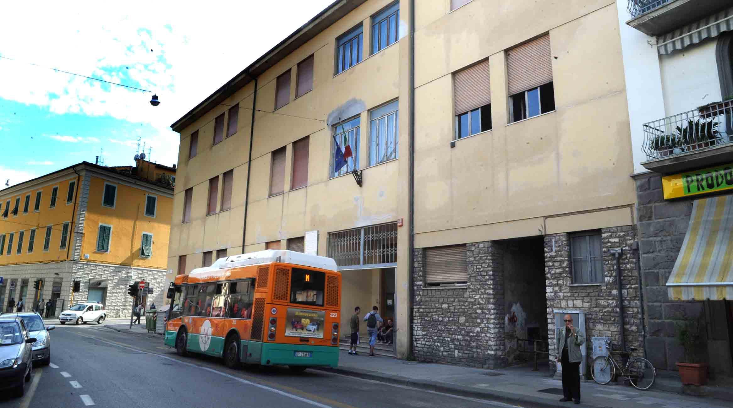 L'istituto Pacinotti in corso Gramsci a Pistoia (foto d'archivio)