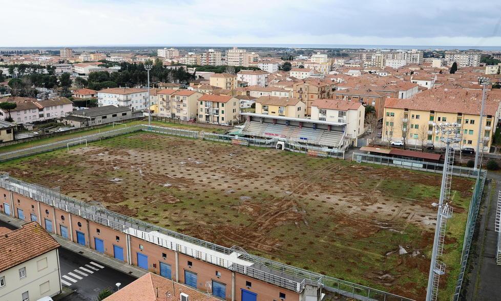 Una veduta del campo di calcio di Cecina