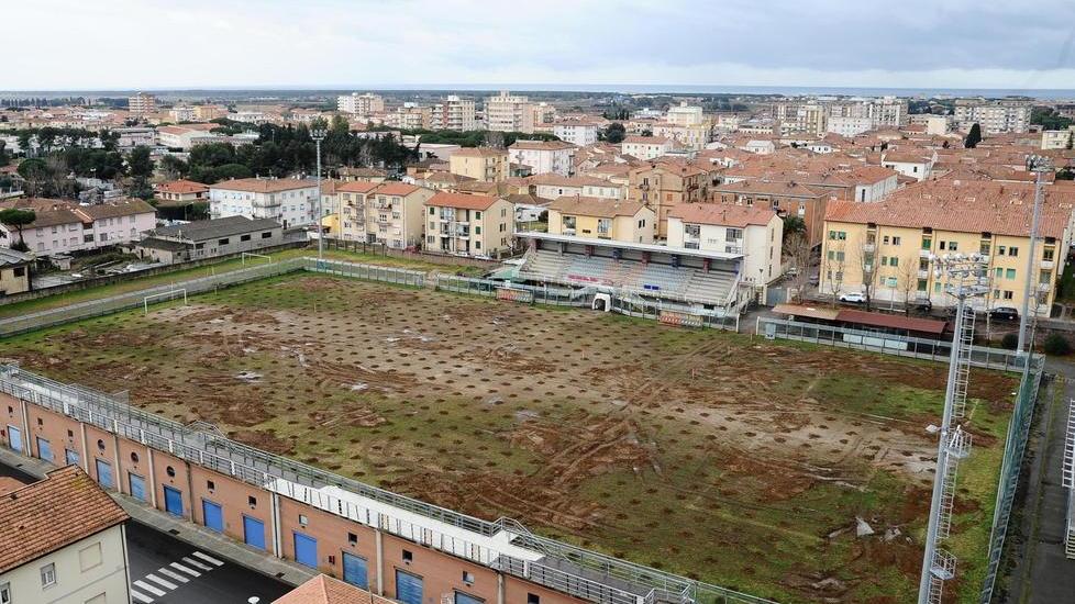 Una veduta del campo di calcio di Cecina