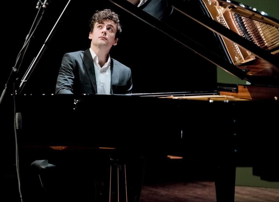 Modena. Alexander Ullman al Biagi Grandi classici romantici per un concerto pianistico 
