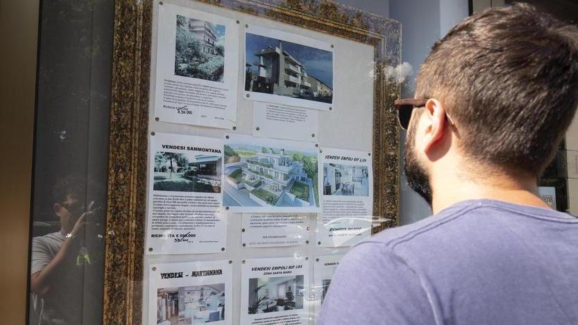 Mercato delle case, a Lucca prezzi tra 2500 e 3100 euro