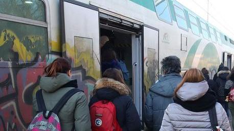 Autobus per portare gli studenti a casa Le lezioni ritornano alla normalità