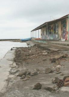 Due immagini del Lillatro e delle Spiagge Bianche coi danni dell’erosione