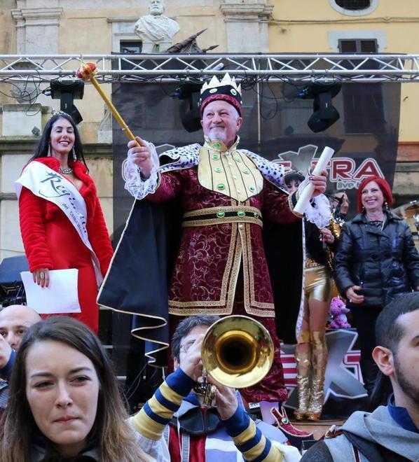 Alcol e bombolette vietati per garantire la sicurezza 