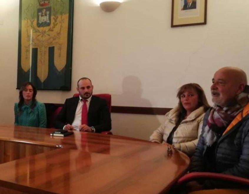La Boschi abbraccia i genitori di Elena «Lotteremo sempre per sapere la verità» 