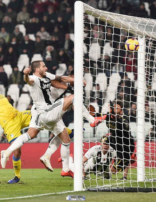 La Juventus in scioltezza Frosinone trafitto 3-0 Ora il Napoli è a 14 punti 