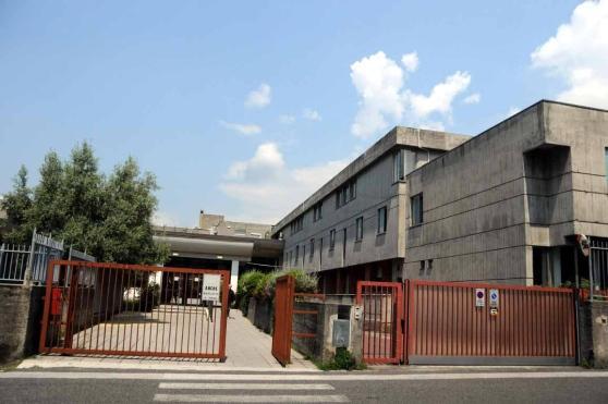 Aggredita dal compagno mentre allatta 