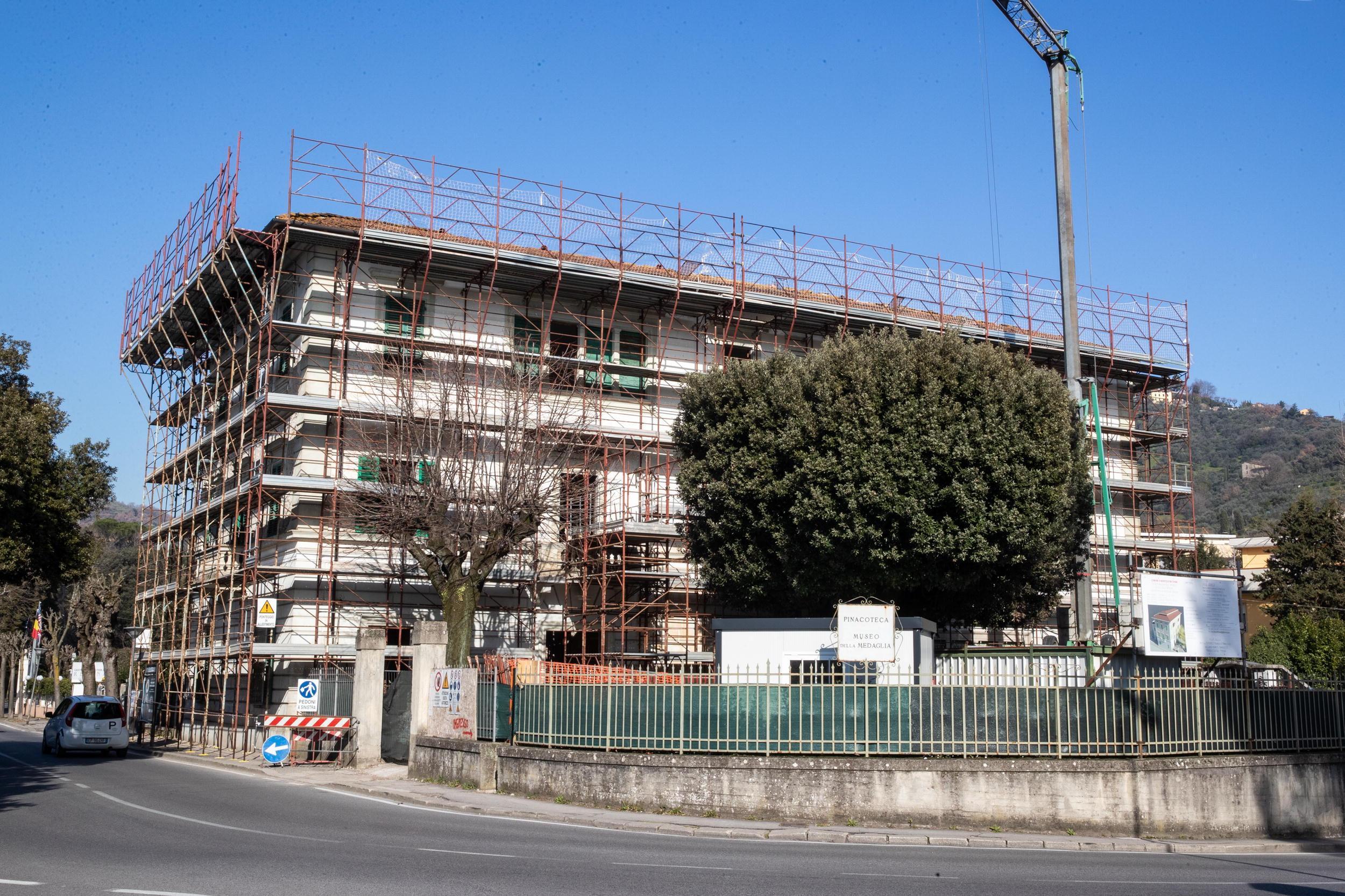 Impalcature attorno a villa Ortiense, sede dell'Accademia d'arte Scalabrino (Foto Nucci)