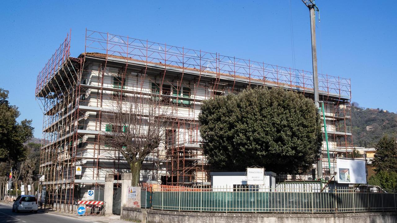 Impalcature attorno a villa Ortiense, sede dell'Accademia d'arte Scalabrino (Foto Nucci)