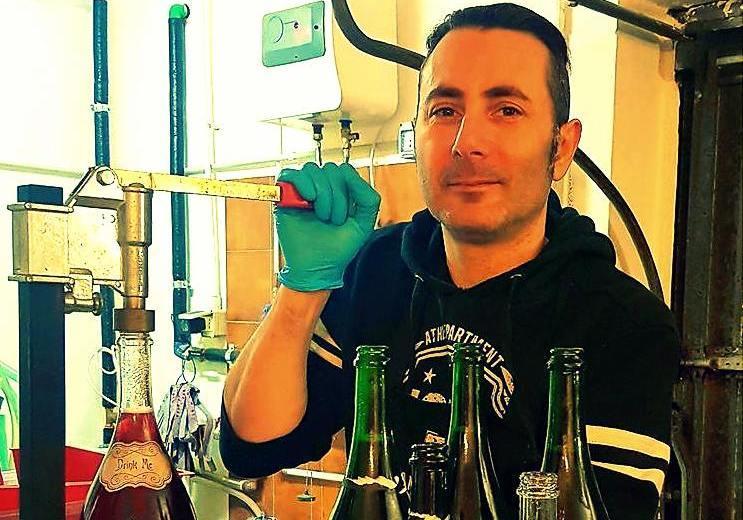 Lambruscologia. Anche la Luna finirà in damigiana 