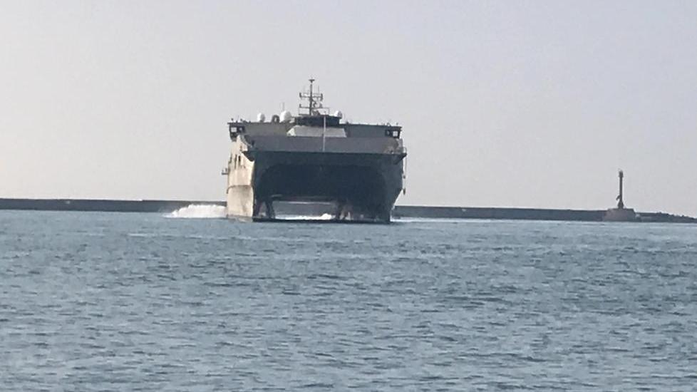 Sorpresa: in porto approda il colosso della marina militare Usa