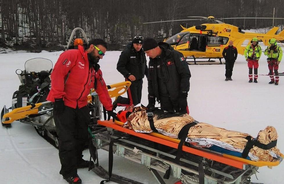 Fanano, sciatrice 35enne contro albero: ricoverata in terapia intensiva 